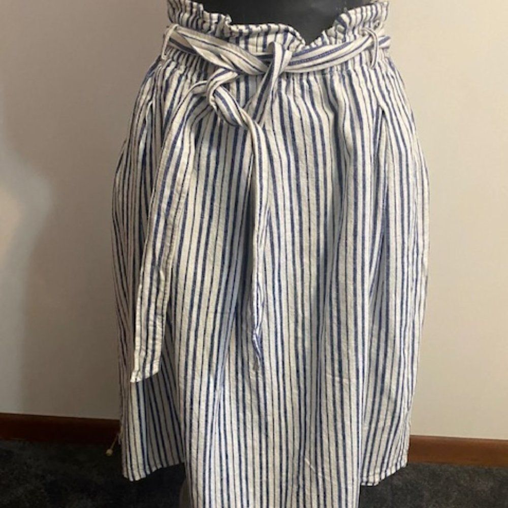 Signature Studio Blue/White Linen blend stripe high waisted belted skirt. size M